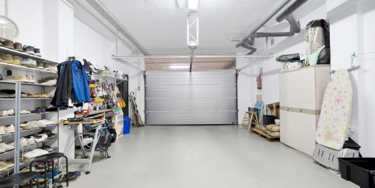 AMPLIA LUJOSA CASA ADOSADA