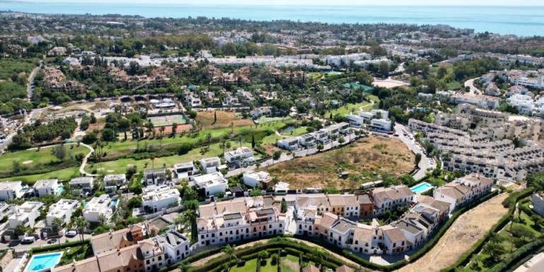 PRECIOSA ADOSADA EN ESTEPONA