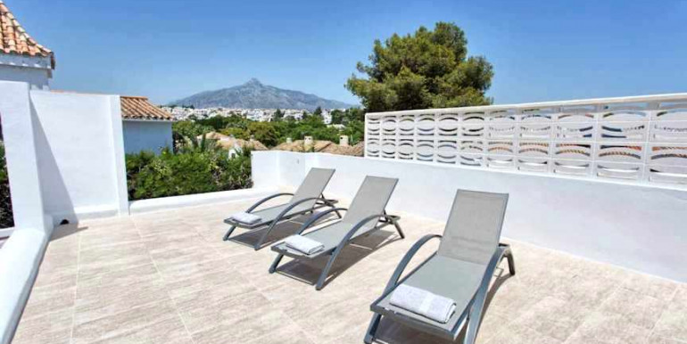 VILLA A 840m DE PUERTO BANÚS VILLA A 840m DE PUERTO BANÚS