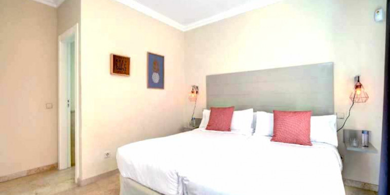 VILLA A 690m DE PUERTO BANÚS VILLA A 690m DE PUERTO BANÚS