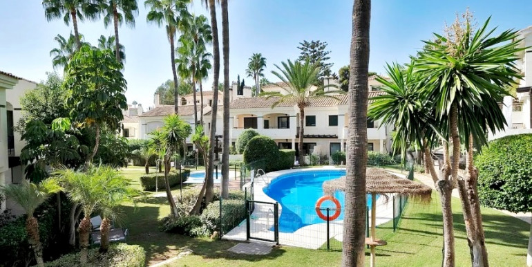 AMPLIA LUJOSA CASA ADOSADA