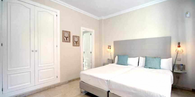 VILLA A 690m DE PUERTO BANÚS VILLA A 690m DE PUERTO BANÚS