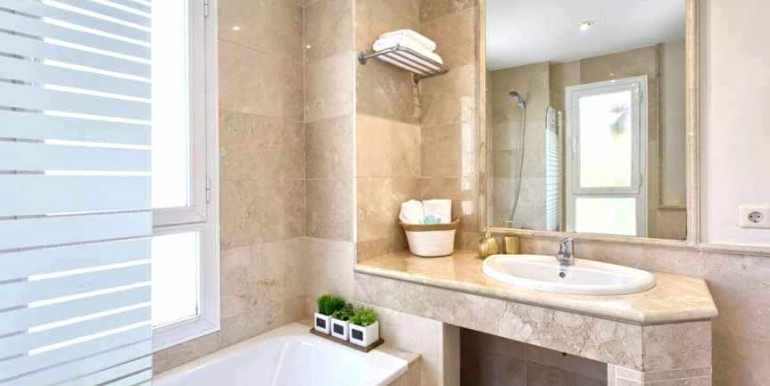 VILLA A 690m DE PUERTO BANÚS VILLA A 690m DE PUERTO BANÚS