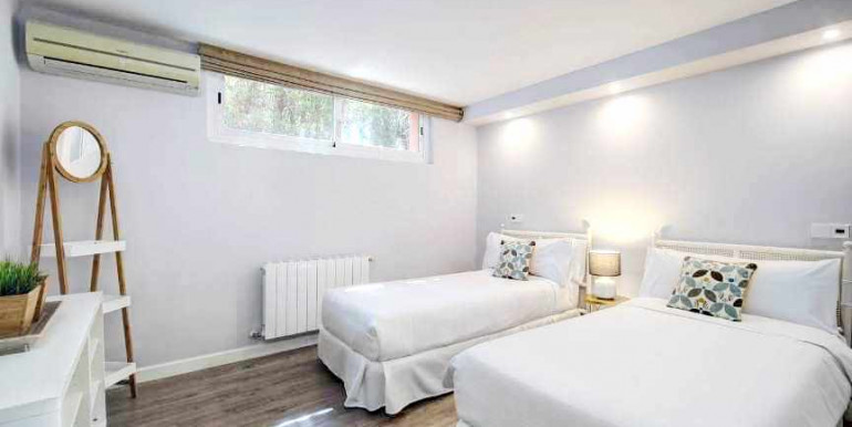 VILLA A 690m DE PUERTO BANÚS VILLA A 690m DE PUERTO BANÚS