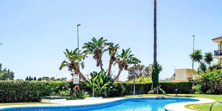 EN MARBELLA A 600m DEL MAR