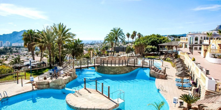 EN CALPE ADOSADA FAMILIAR