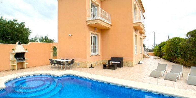 EN CALPE CON PISTA DE PADEL