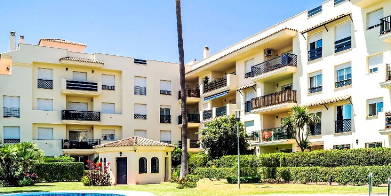 EN MARBELLA A 600m DEL MAR