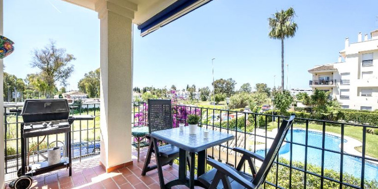 EN MARBELLA A 600m DEL MAR