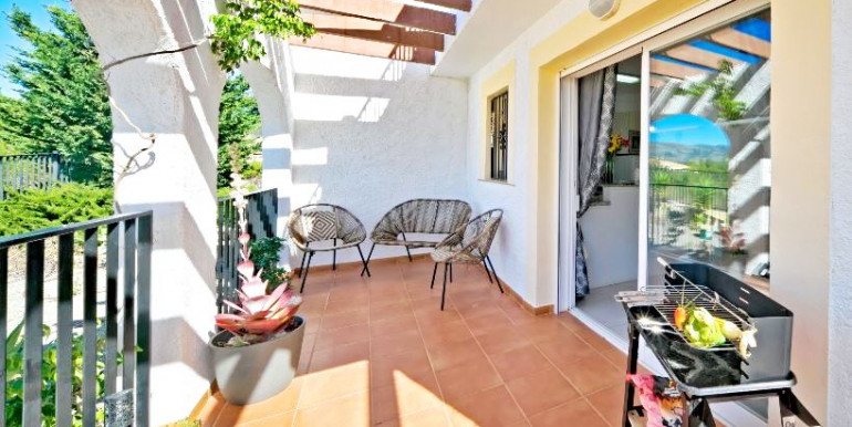 EN CALPE ADOSADA FAMILIAR