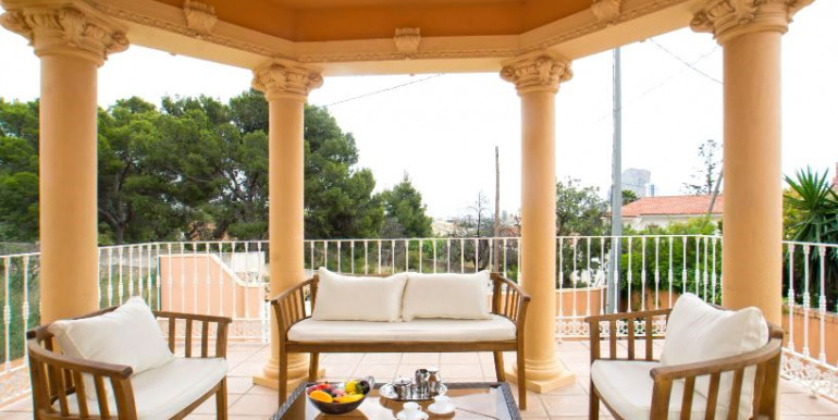 EN CALPE CON PISTA DE PADEL