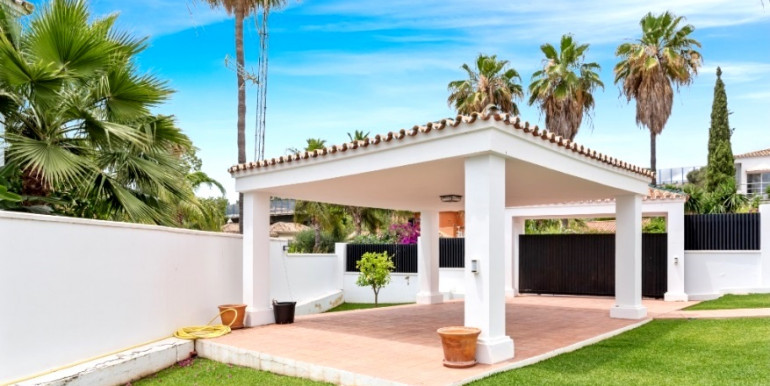 VILLA ANDALUZA EN MARBELLA