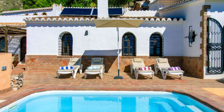 EN FRIGILIANA CON JACUZZI