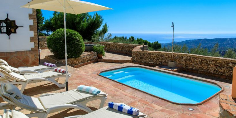 EN FRIGILIANA CON JACUZZI