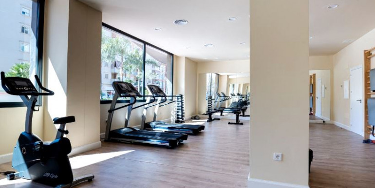 MODERNO PISO EN ESTEPONA