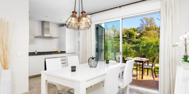 ADOSADA EN NUEVA ANDALUCÍA