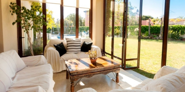 AMPLIA VILLA EN ESTEPONA