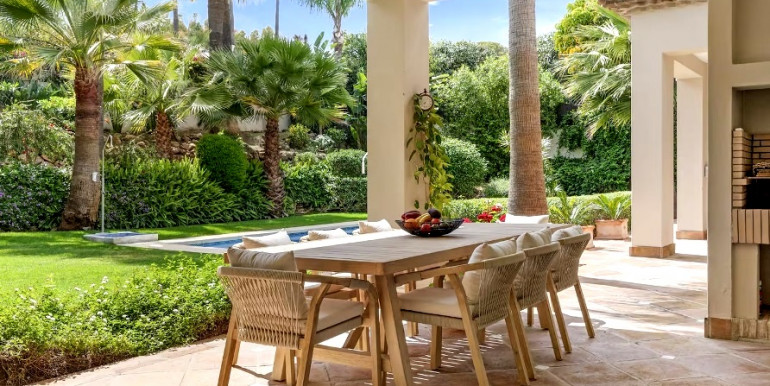 EN MARBELLA EXCELENTE VILLA