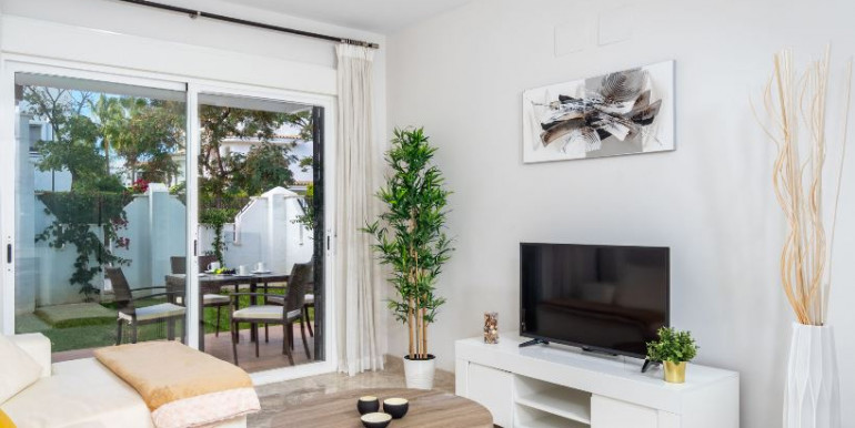 ADOSADA EN NUEVA ANDALUCÍA