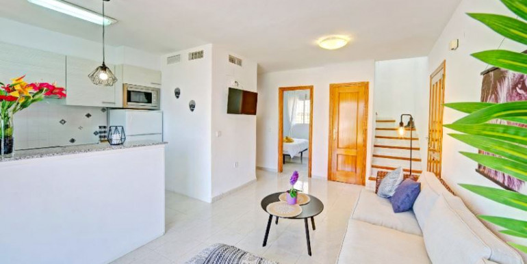 EN CALPE ADOSADA FAMILIAR