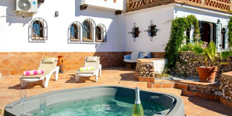 EN FRIGILIANA CON JACUZZI