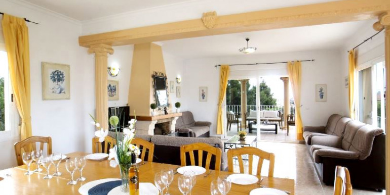 EN CALPE CON PISTA DE PADEL