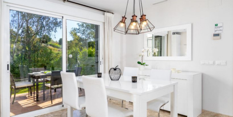 ADOSADA EN NUEVA ANDALUCÍA