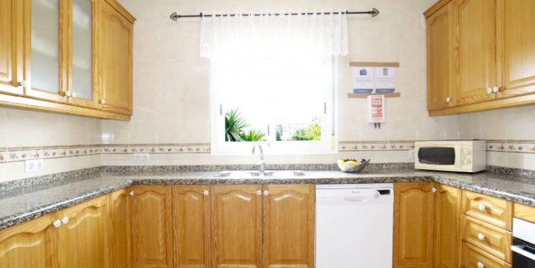 EN CALPE CON PISTA DE PADEL