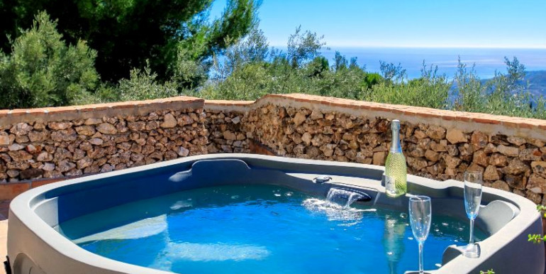 EN FRIGILIANA CON JACUZZI