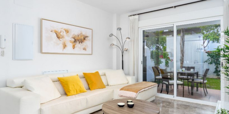 ADOSADA EN NUEVA ANDALUCÍA