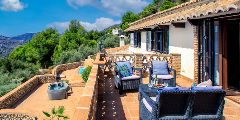 EN FRIGILIANA CON JACUZZI