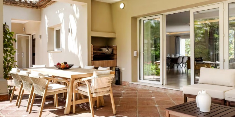 EN MARBELLA EXCELENTE VILLA