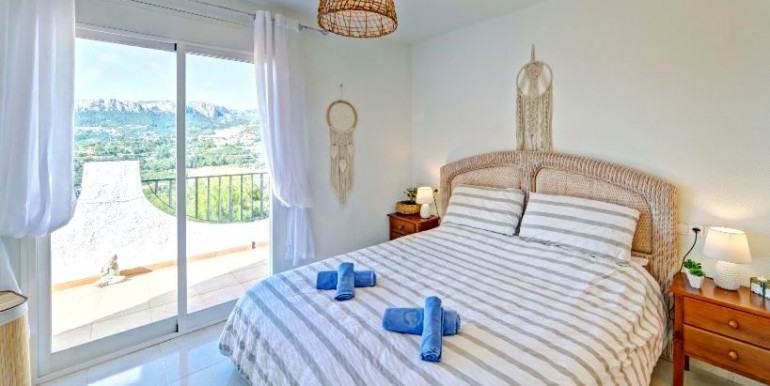 EN CALPE ADOSADA FAMILIAR