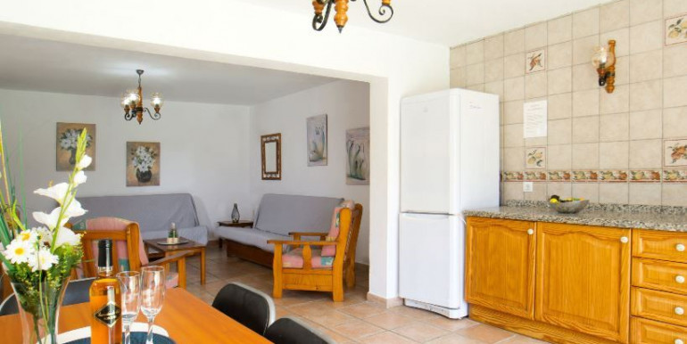 EN CALPE CON PISTA DE PADEL