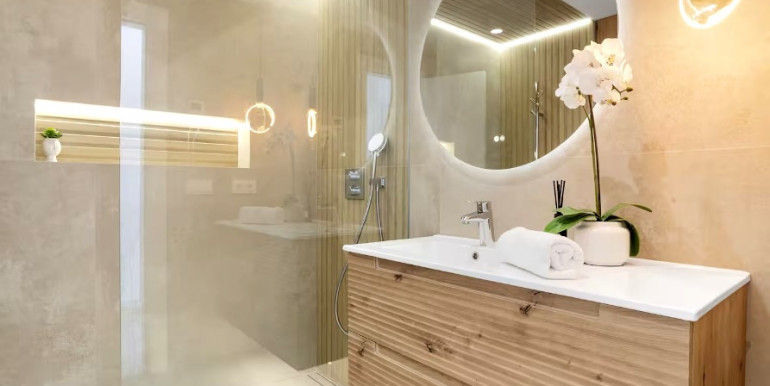 LUJOSO APARTAMENTO EN MARBELLA