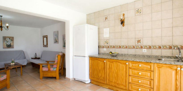 EN CALPE CON PISTA DE PADEL