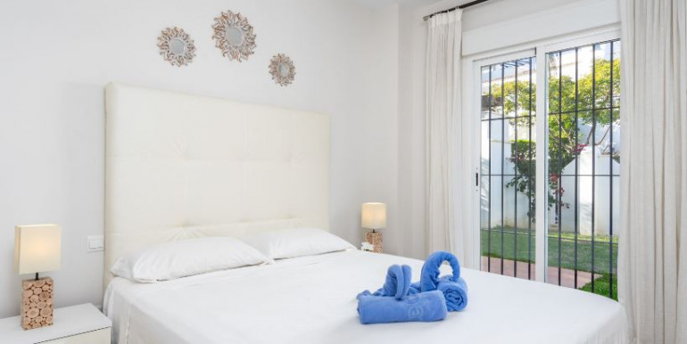 ADOSADA EN NUEVA ANDALUCÍA