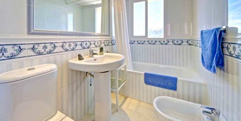 EN CALPE ADOSADA FAMILIAR