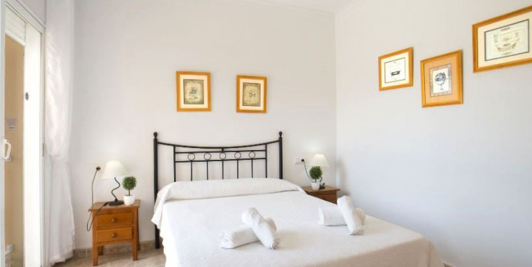 EN CALPE CON PISTA DE PADEL