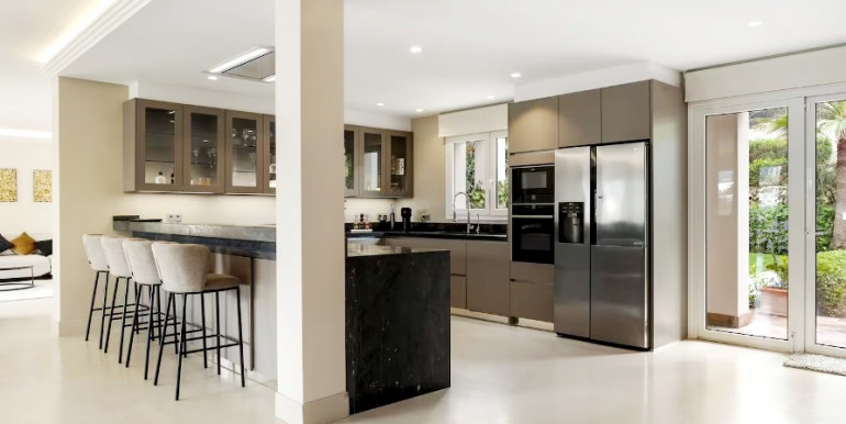 EN MARBELLA EXCELENTE VILLA