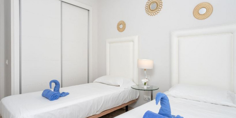 ADOSADA EN NUEVA ANDALUCÍA