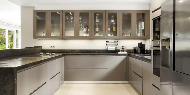 EN MARBELLA EXCELENTE VILLA