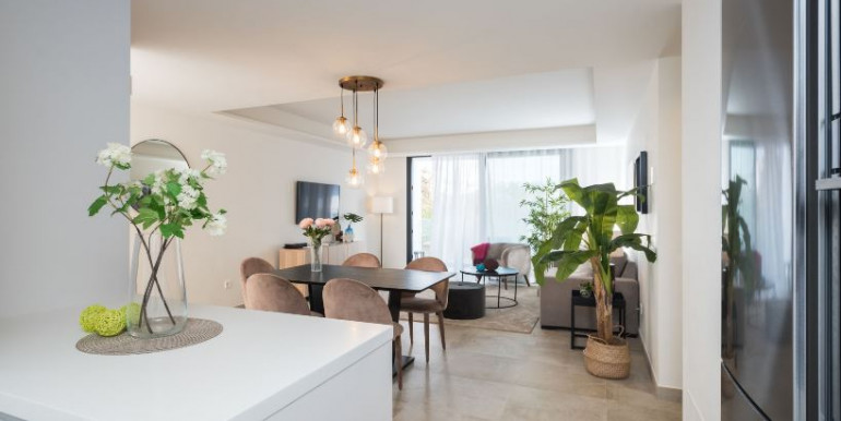 MODERNO PISO EN ESTEPONA