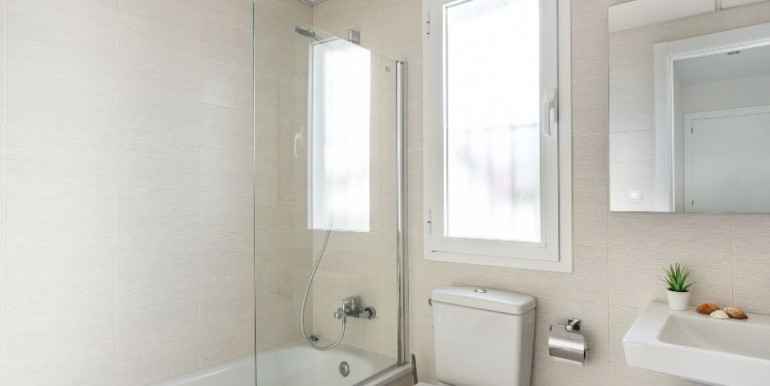 ADOSADA EN NUEVA ANDALUCÍA