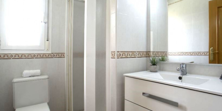 EN CALPE CON PISTA DE PADEL