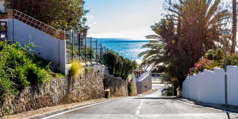 CASA ADOSADA BENALMÁDENA
