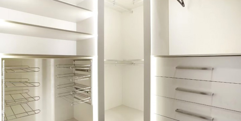 EN MARBELLA EXCELENTE VILLA