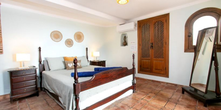 EN FRIGILIANA CON JACUZZI