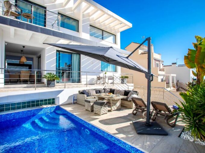 CHALET EN NERJA 2 km DEL MAR