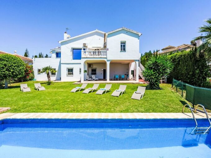HOLIDAY VILLA FUENGIROLA